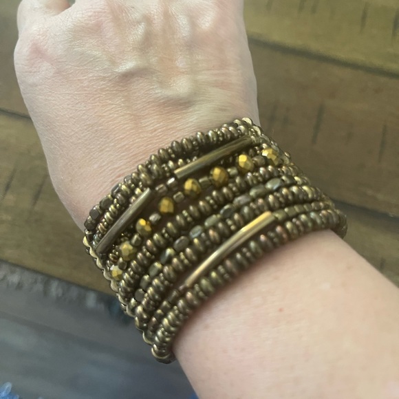 Bracelets. - Picture 2 of 4